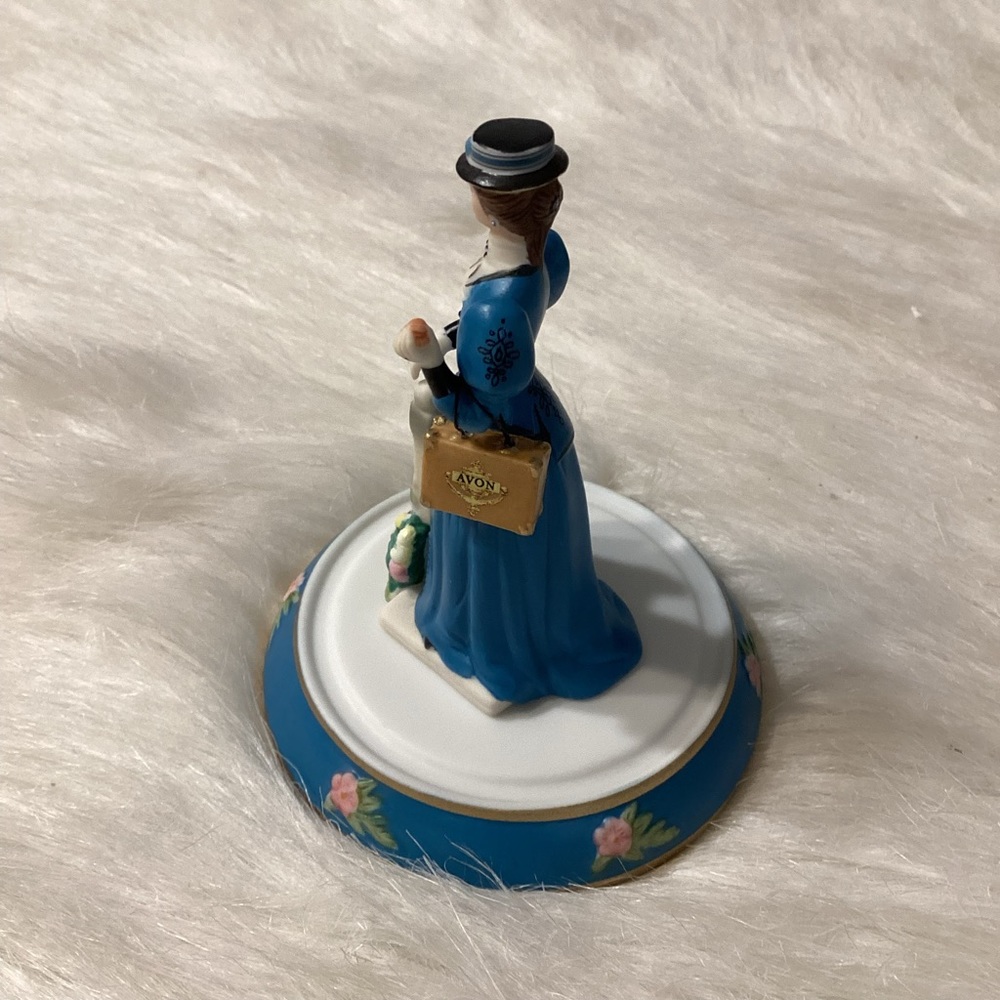 Avon Miniature Mrs. Albee w/Dome - Picture 5 of 8